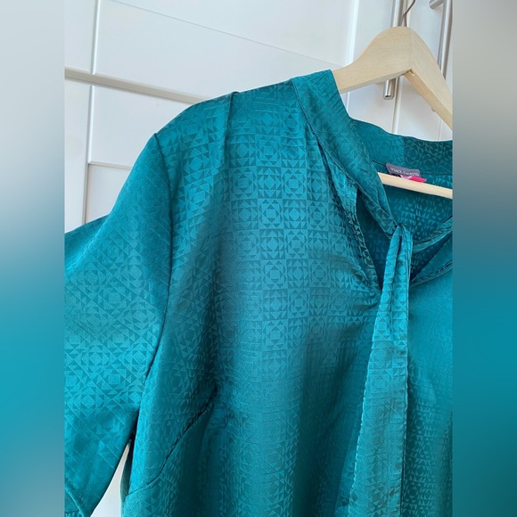 NWT Vince Camuto Tie Neck Blouse - Picture 2 of 6